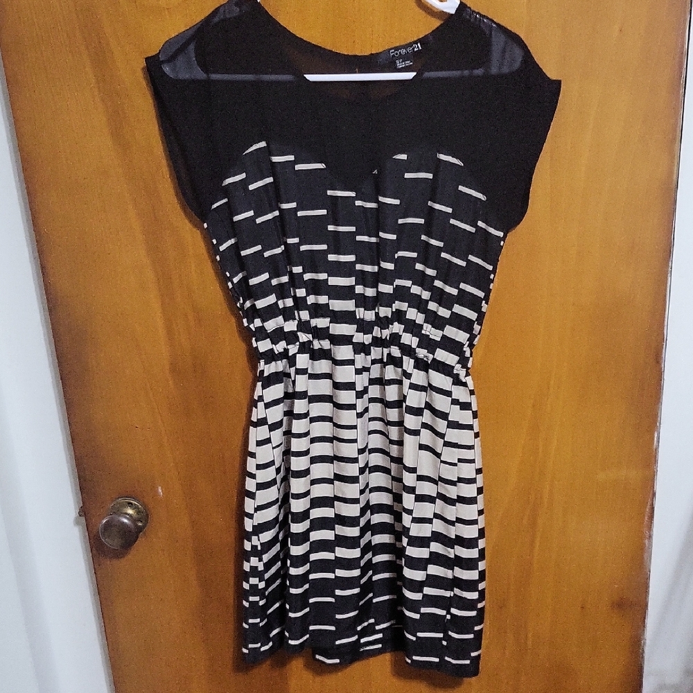 Womens NWOT Dress Forever 21 Size Small